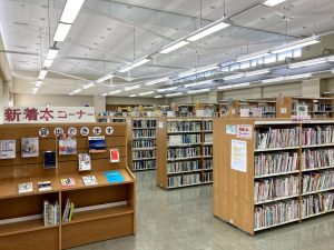 刈羽村立図書館1
