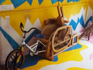 絵本と木の実の美術館自転車3